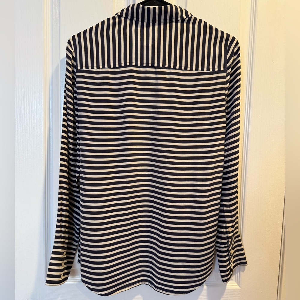 J Crew Vintage Navy/White Button Up 100% Silk Shirt Women’s Size 4 - Picture 3 of 3